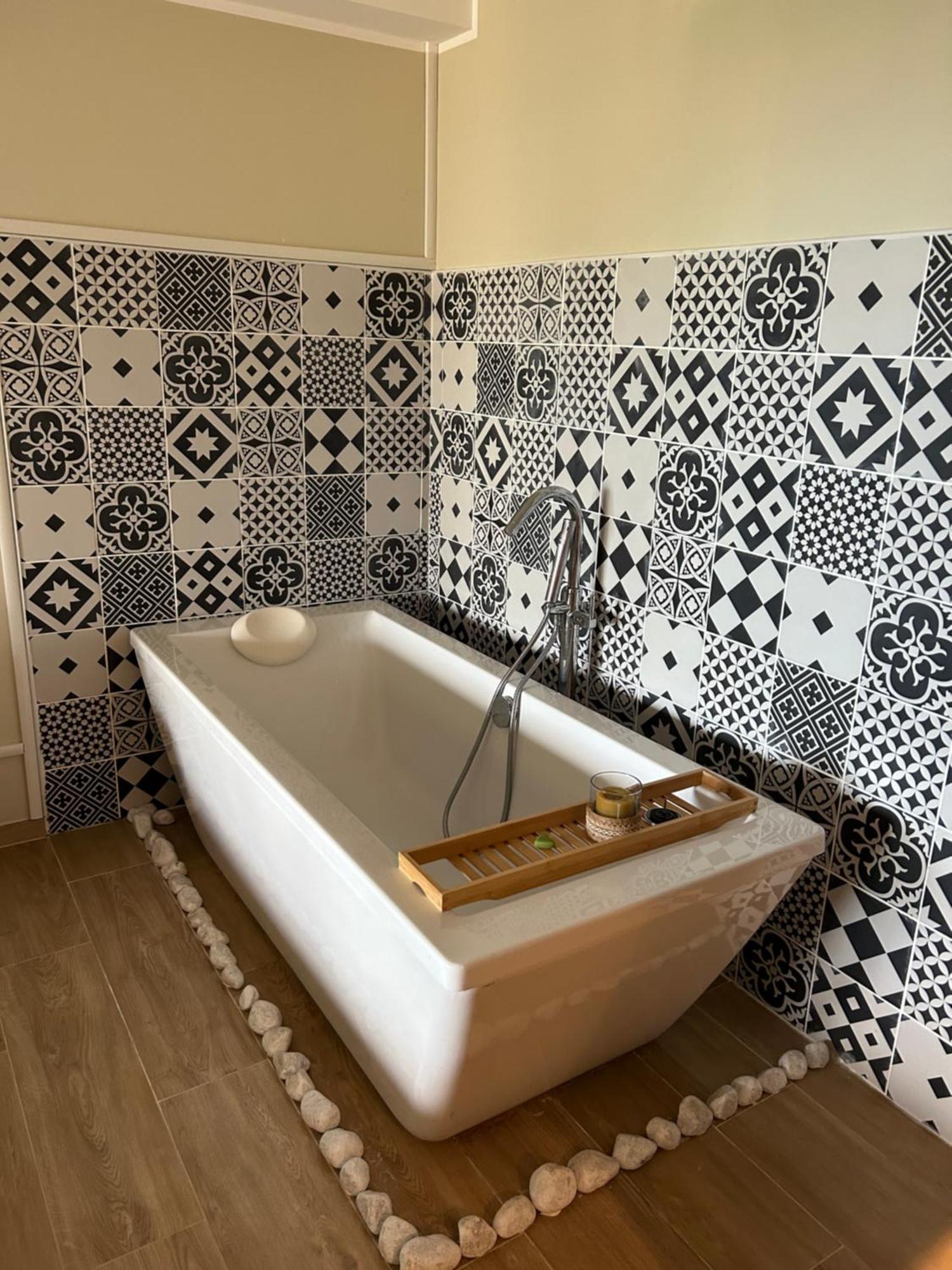Chambre De Charme Andria Jacuzzi ปาทริโมนิโอ ภายนอก รูปภาพ